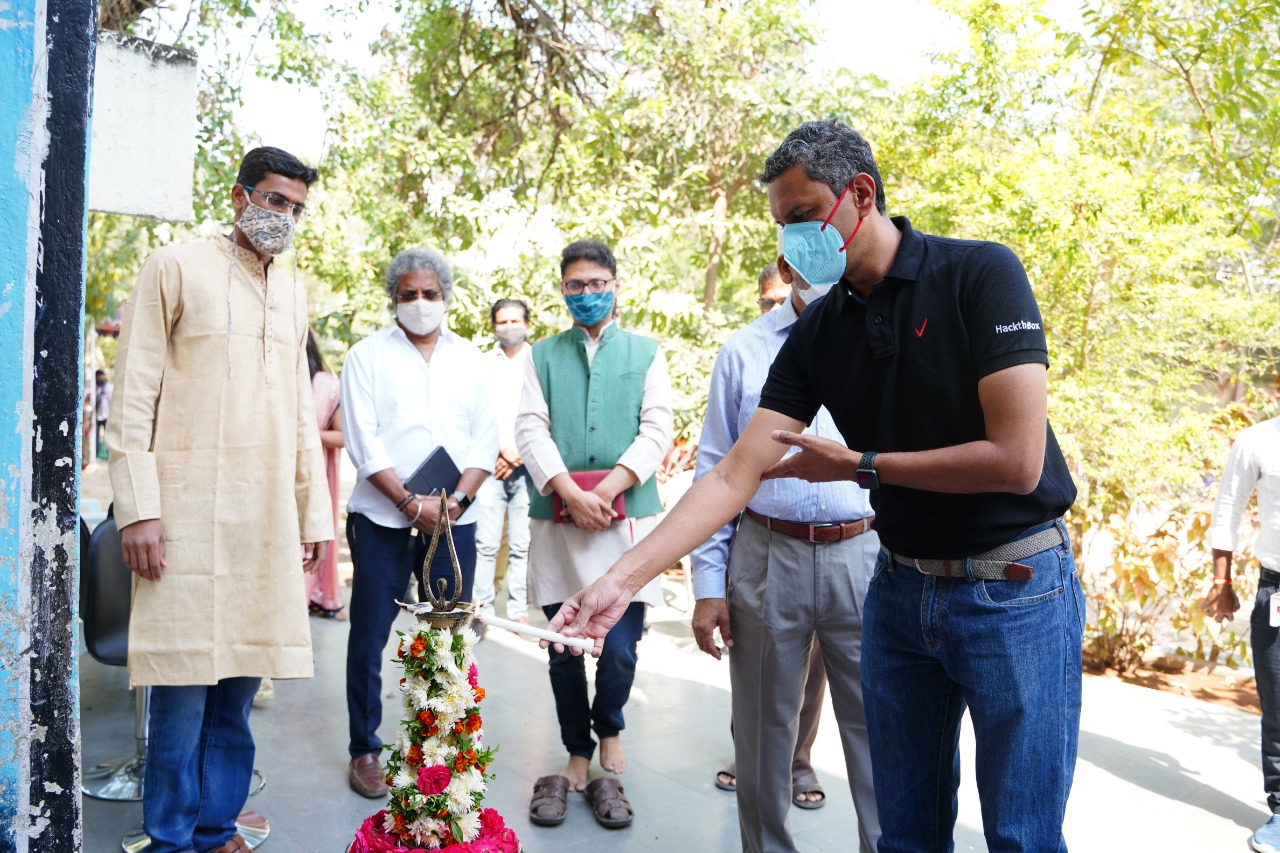 Verizon India and Nirmaan Organization Launch a First-of-its-kind Mobile Career Counselling Lab