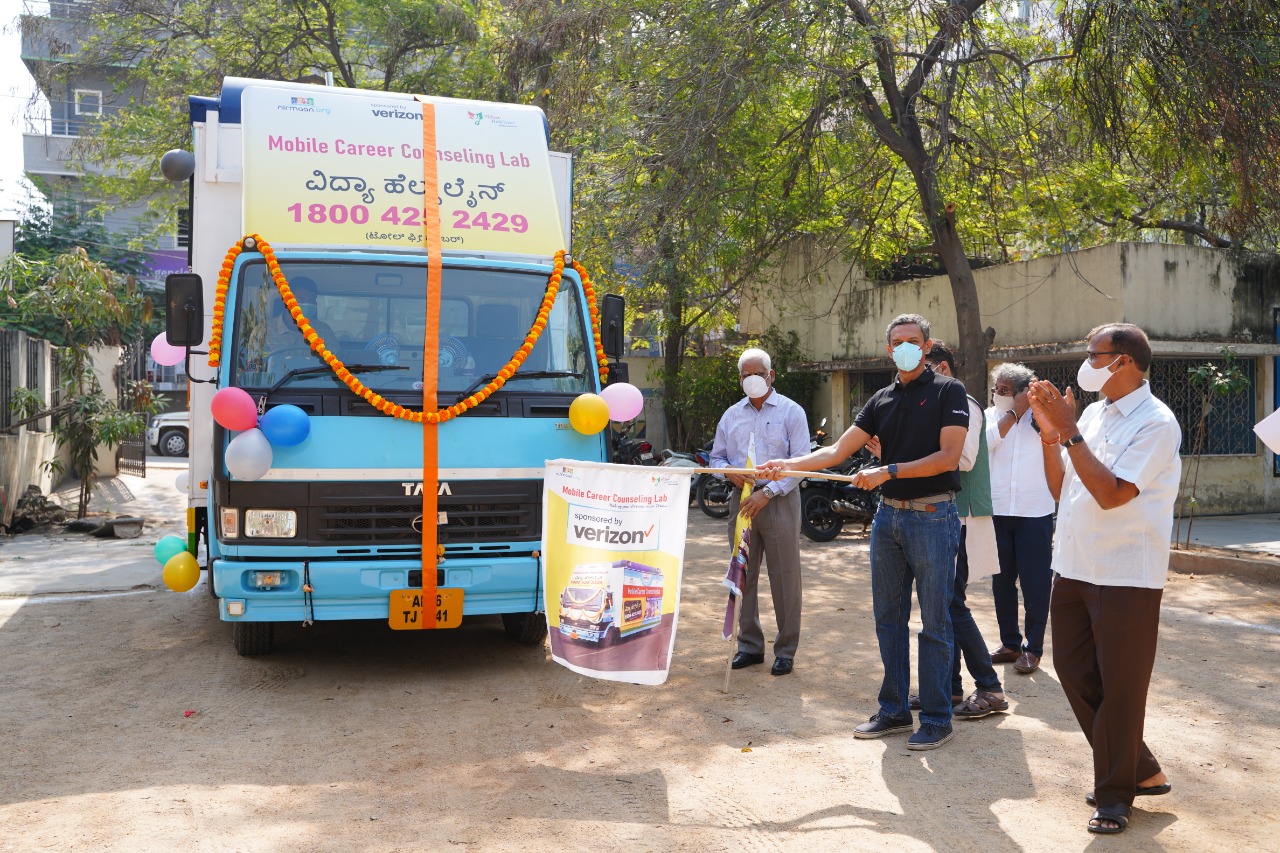 Verizon India and Nirmaan Organization Launch a First-of-its-kind Mobile Career Counselling Lab